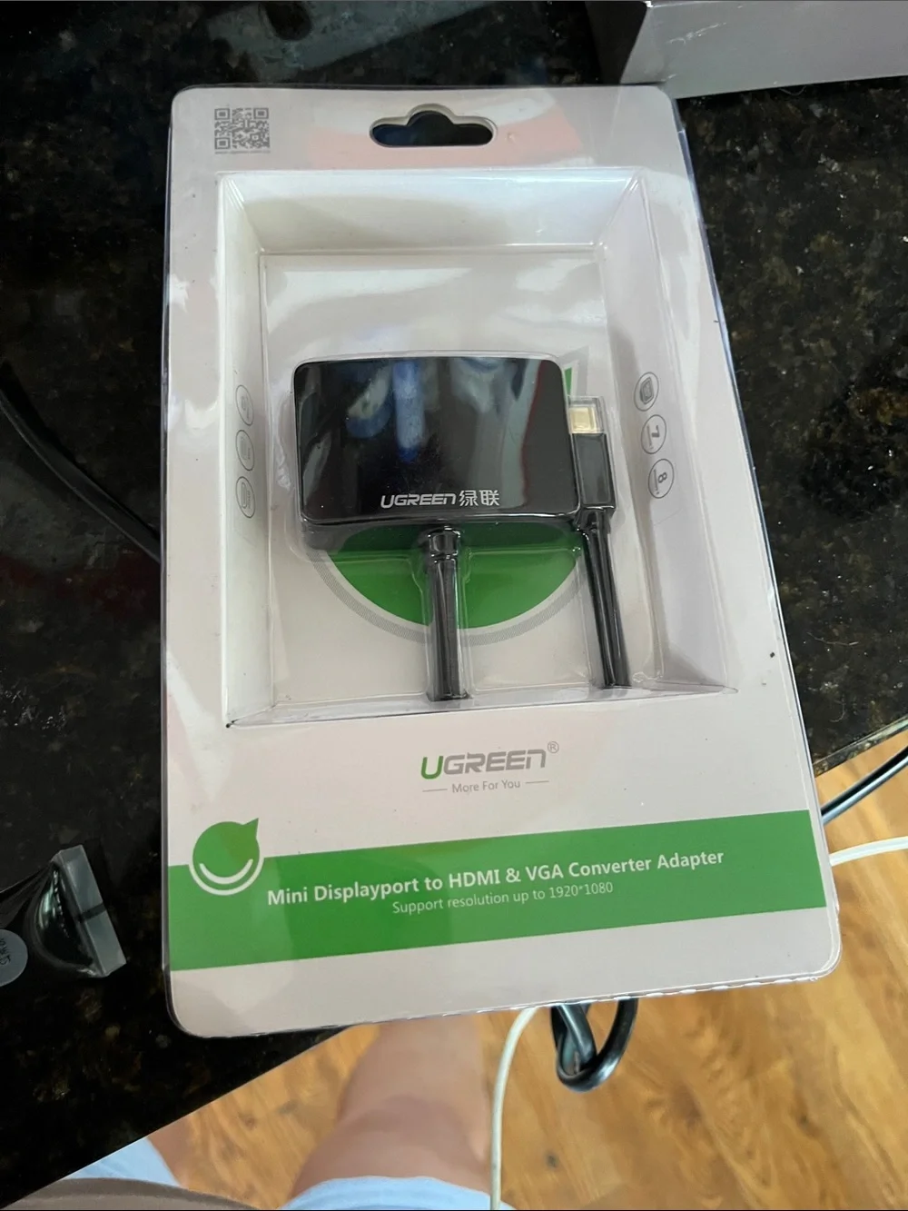 Mini display port to VGA Adapter
